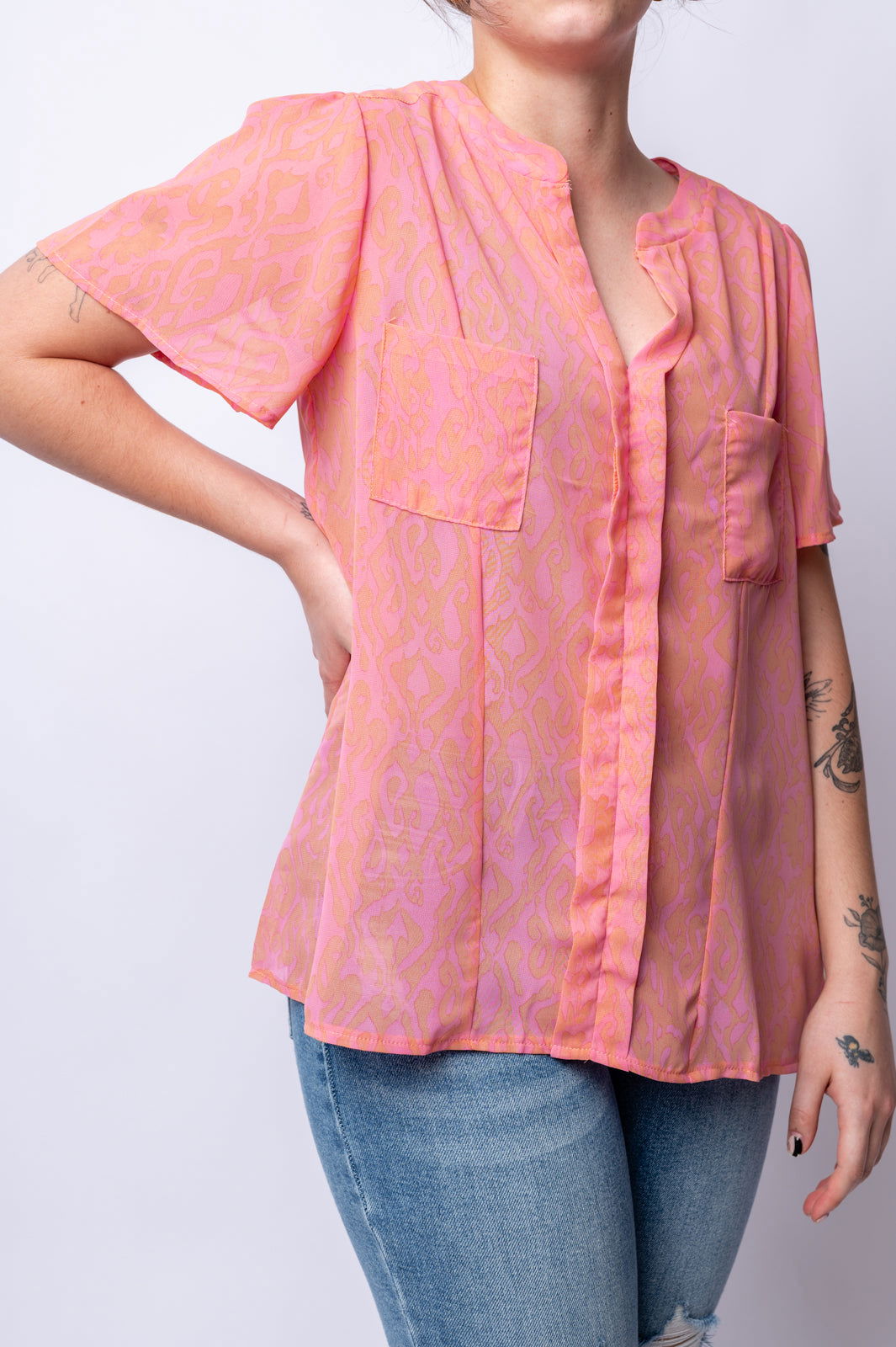 Let Me See You Do It Shawl Neckline Blouse- 6/25/2024Turn heads in the Let Me See You Do It Shawl Neckline Blouse! This woven blouse features a unique shawl neckline, patch pockets, and gathered sleeves for added styleAve ShopsLavender Life BoutiqueShawl Neckline Blouse- 6/25/2024Tops