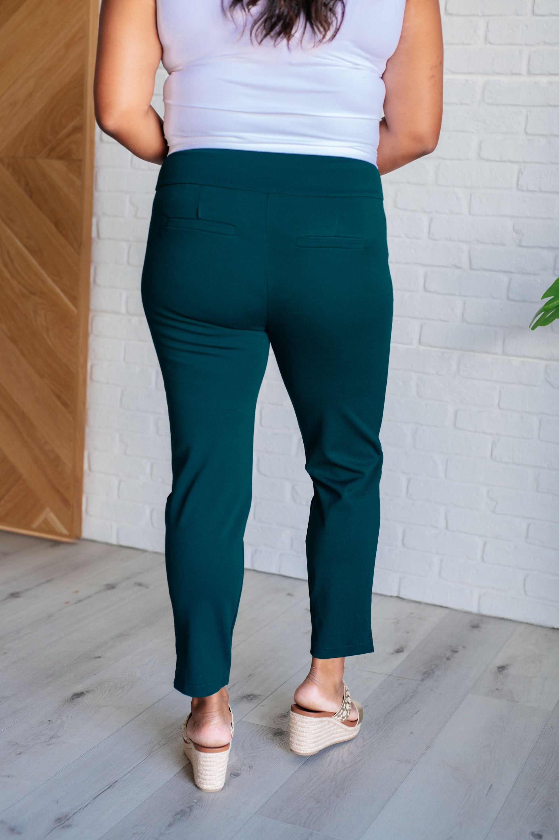 Magic Ankle Crop Skinny Pants in Hunter GreenAchieve effortless style and comfort with our Magic Skinny Pants in Hunter Green! These high rise pants feature a slim fit and ponte knit for a flattering silhouetteAve ShopsLavender Life BoutiqueMagic Ankle Crop Skinny PantsBottoms